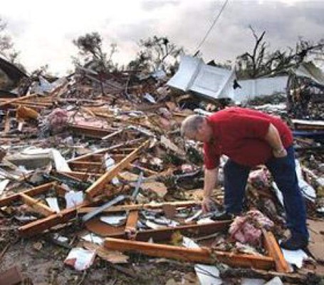 Gobernador de Florida declara estado de emergencia por tornados