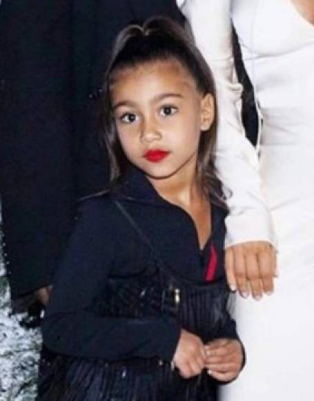 Le prohíbe a Kim Kardashian maquillar a su hija North