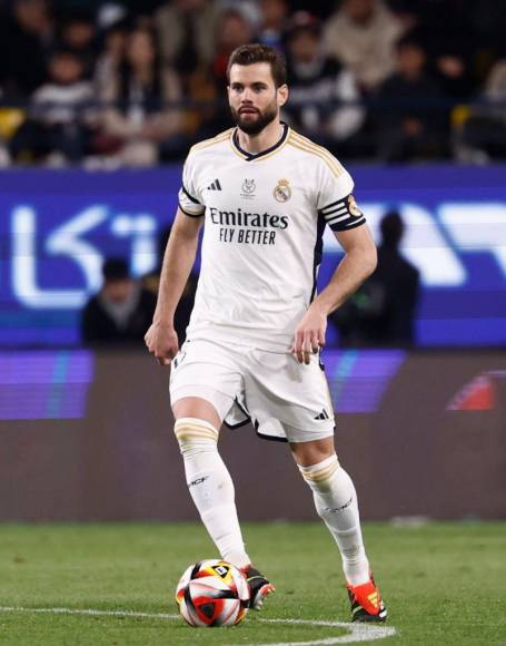 Defensa central: Nacho estará acompañando al defensor alemán y estaría en el 11 titular del Real Madrid ante el Barcelona. 