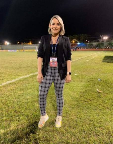 La guapa periodista Tanya Rodríguez también se hizo presente al estadio Humberto Micheletti para laborar en el duelo entre Honduras Progreso vs Platense.