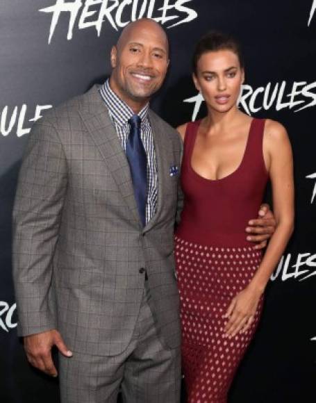 Si bien nunca se confirmó, se rumoreaba que Shayk salió brevemente con Dwayne Johnson 'La Roca', su coprotagonista en el filme 'Hércules', de 2014. Aun así, su relación nunca fue confirmada oficialmente, aunque fueron vistos juntos y muy cariñosos en varios eventos promocionales de la película.