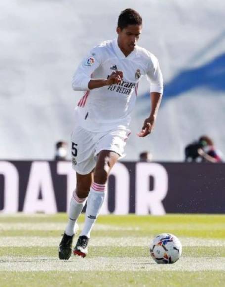 Bombazo. Medios ingleses informan que Raphael Varane aceptó marcharse del Real Madrid y jugar a partir de la próxima temporada en el Manchester United. Señalan que deja al cuadro blanco a cambio de 60 millones de euros. Foto Facebook Oficial Varane.