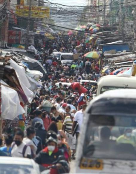 Los mercados sexta Avenida en Tegucigalpa y Comayagüela lucían abarrotados.