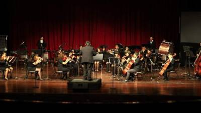 La orquesta de cámara de la escuela de música Victoriano López ejecutó magistrales acordes enmarcados en clásicos de la música de todos los tiempos.