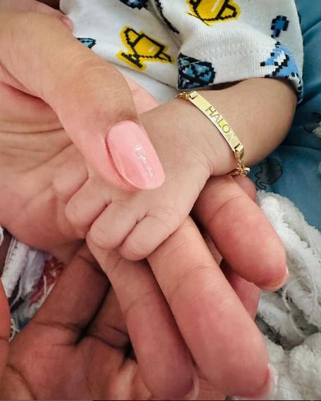 Con esta imagen, Halle Bailey anunció el nacimiento de su hijo.