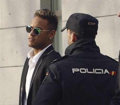 Un fiscal pide juzgar a Neymar por corrupción  