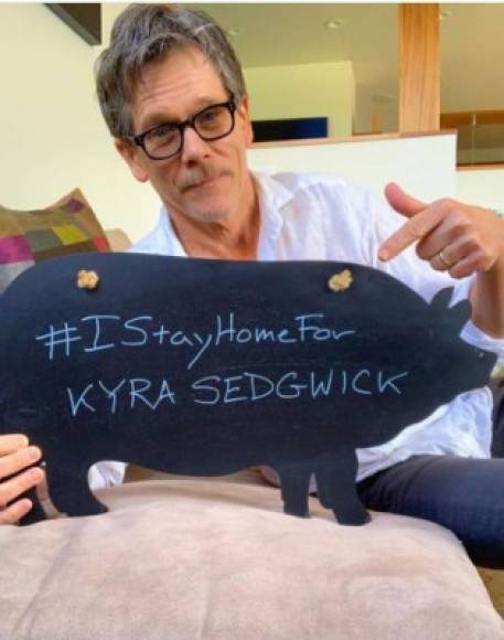 Kevin Bacon<br/>El actor mencionó a su esposa, Kyra Sedgwick, como su razón para colaborar a detener el COVID-19. 'Cuantos más de nosotros lo hagamos, más seguro será para aquellos que no pueden.', puntualizó refiriéndose a los profesionales que debido a sus labores no pueden quedarse en casa, desde los médicos hasta los recogedores de basura. MÁS: <a href='https://www.laprensa.hn/fotogalerias/farandula/1364711-411/famosos-campa%C3%B1a-quedate-casa-evitar-propagacion-coronavirus' style='color:red;text-decoration:underline' target='_blank'>Famosos hacen campaña 'Quédate En Casa' para evitar propagación del coronavirus</a>