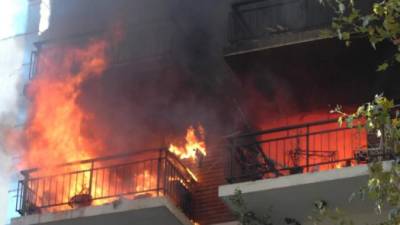 Luego de quemar las cartas el apartamento de la chica se prendió en fuego. Imagen referencia.
