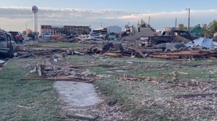 Un fuerte tornado arrasó la localidad de Perryton, en el norte de Texas, matando a tres personas e hiriendo a más de 70, confirmaron las autoridades locales.