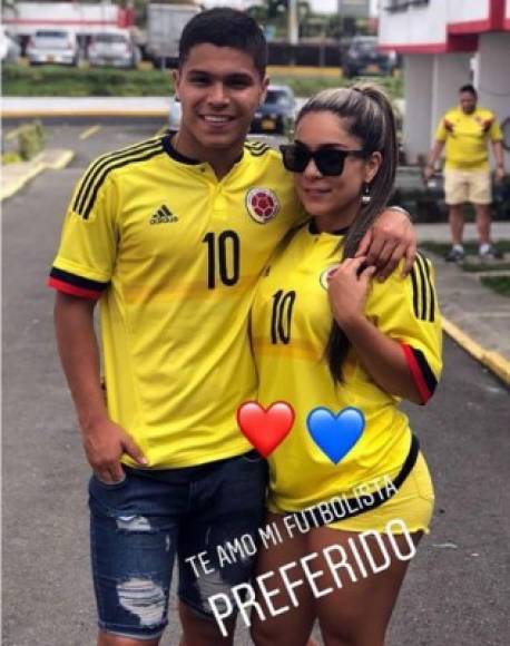 La madre del joven jugador de 19 años se ha convertido en sensación en las redes sociales luego de que su hijo 'Cucho' Hernández debutara con dos goles en la selección colombiana en el partido amistoso contra Costa Rica.