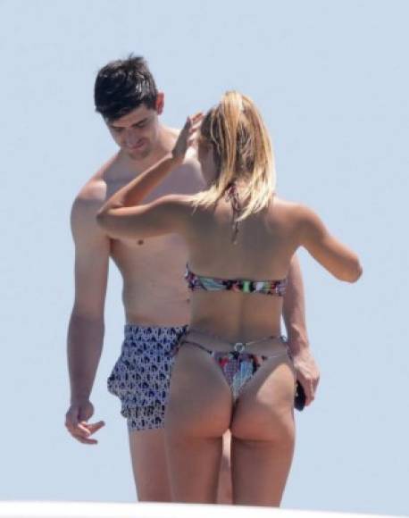 La pareja la pasó muy bien en las vacaciones en Ibiza a bordo de un yate. Foto cortesía El Mundo