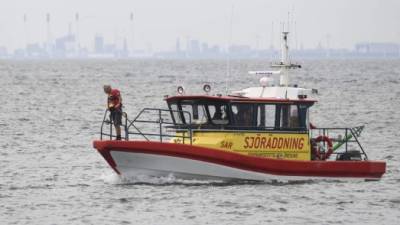 Un barco de rescate sueco participa en la búsqueda de la periodista sueca Kim Wall, en Barseback, Suecia. EFE/Archivo
