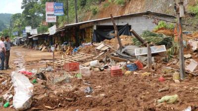 Comerciantes perdieron sus ventas con el deslizamiento. Fotos: Efraín Molina.