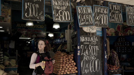 Una tienda en Buenos Aires, donde los precios suelen estar escritos en gis para permitir aumentos frecuentes.