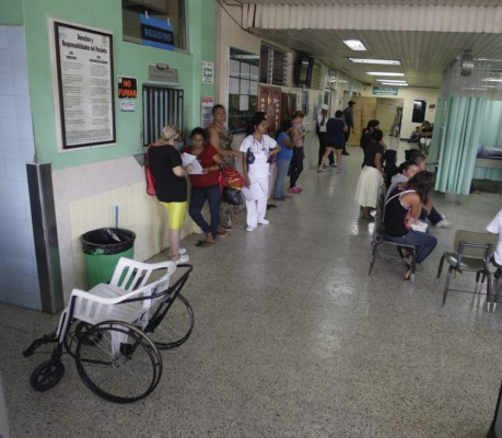 Agripados y con dengue llenan salas de hospitales