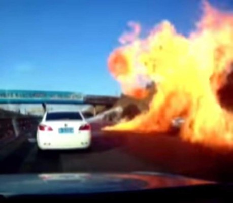 Un derrame de gas convierte autopista china en un infierno