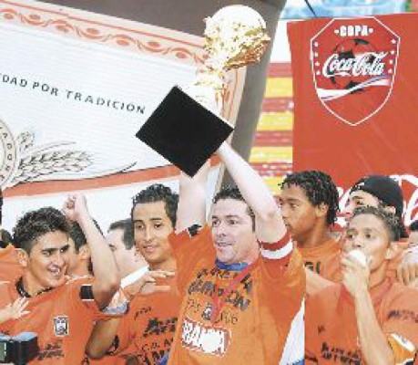 Fabio Ulloa, fuera del Águila