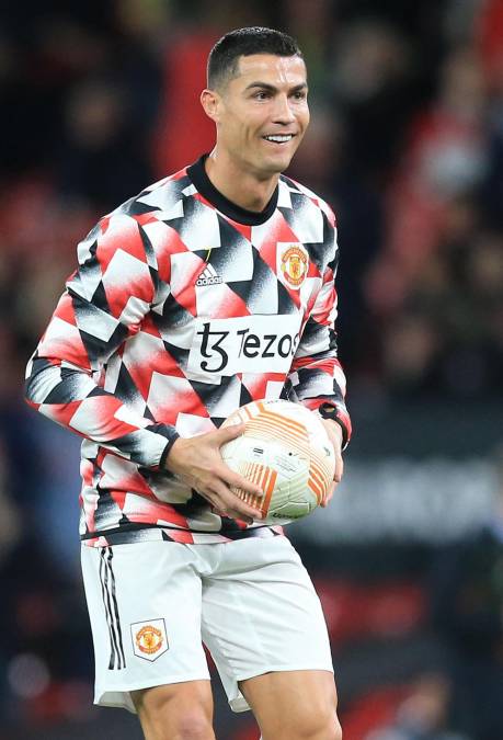 Cristiano Ronaldo regresó a la convocatoria del Manchester United y se mostró sonriente durante el calentamiento.