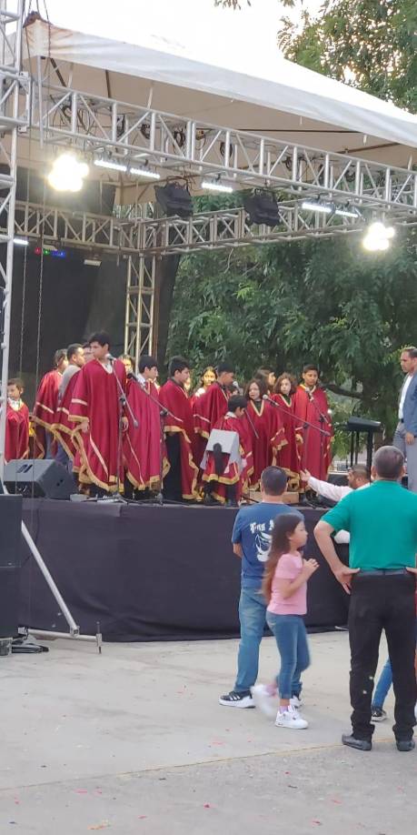 Pese al derroche de talento y alegría de los organizadores, el miércoles todo lo que se había colocado amaneció entre escombros.