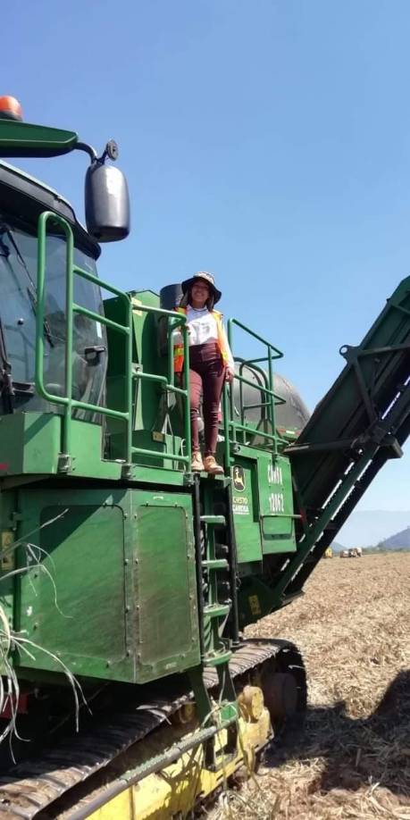 Luego de culminar sus estudios trabajó en la Compañía Azucarera Hondureña en el ingenio de Santa Matilde Búfalo, Villanueva.