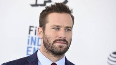 Armie Hammer dice estar “agradecido” por haber sido acusado de canibalismo y conducta sexual inapropiada