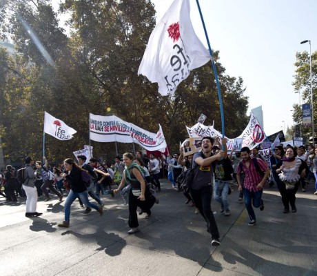Violentas protestas en Chile dejan dos estudiantes muertos
