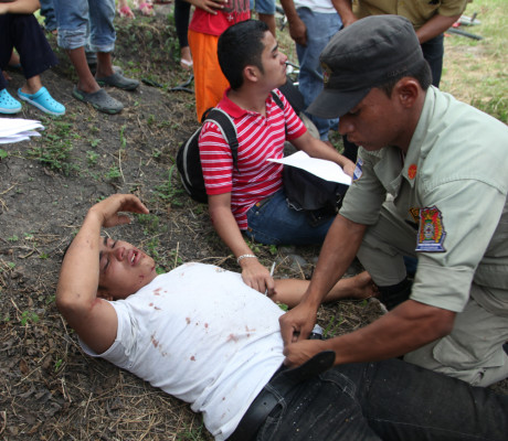 Señora muere en accidente cuando la llevaban grave a hospital