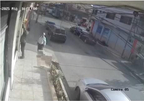 ¿Quién es Christian Rowe, el periodista al que un correligionario de Libre le cerró el canal?