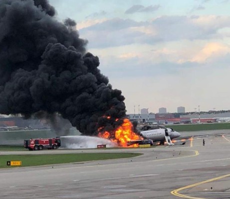 Rusia: Confirman 41 muertos en el avión accidentado en Moscú