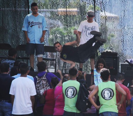 Jóvenes se expresan por medio del arte