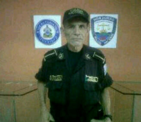 Indignación por asesinato de policía registrado en video