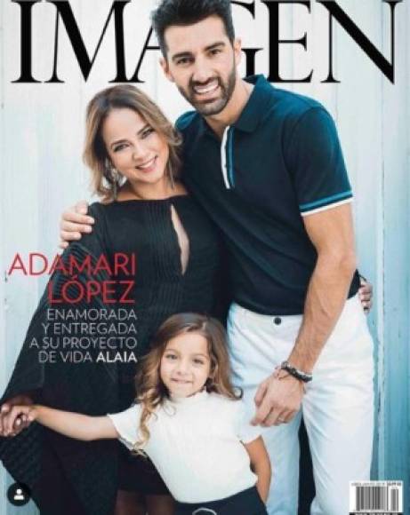 Ella y su pequeña familia fueron la portada de la revista Imagen y la sonrisa de la actriz revela lo plena que se encuentra ahora mismo.