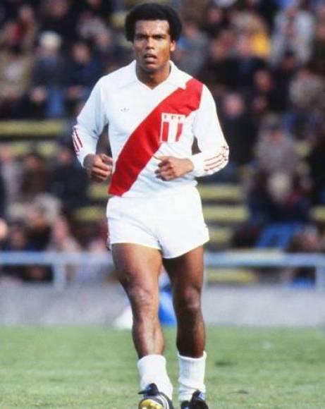 Teófilo Cubillas (Perú) también anotó 10 goles en mundiales (1970, 1978)