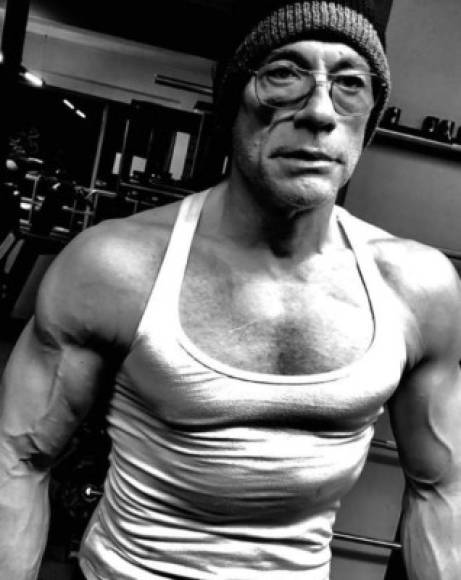A pesar de mantener su cuerpo musculoso, el paso de los años ya se le nota en el rostro a Van Damme.