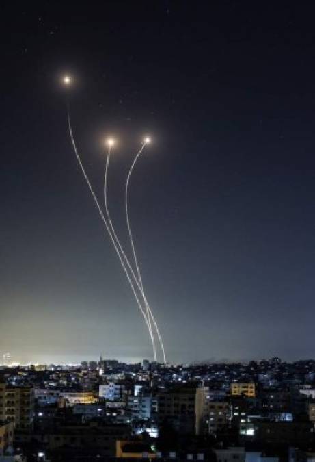 FOTOS: Israel bombardea en medio de la noche a palestinos en Franja de Gaza