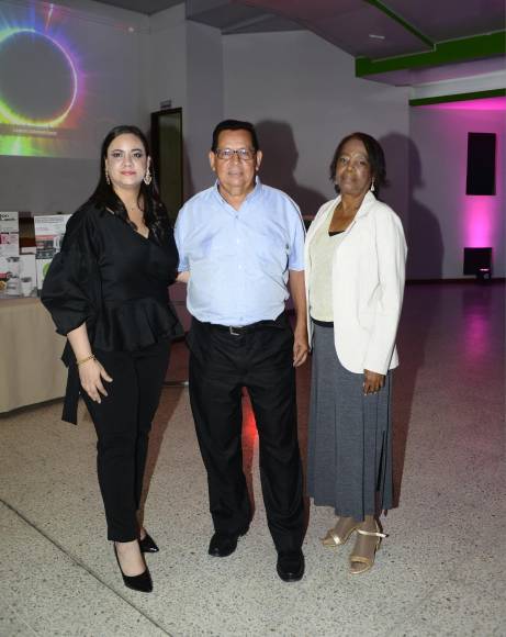 Kimberly Escobar, Wilfredo Laínez y Mercedes Rivera