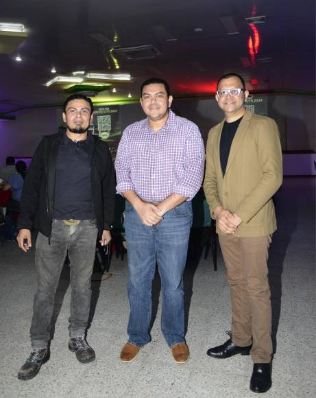 Edwin Contreras, Elmer Hernández y Juan Velásquez