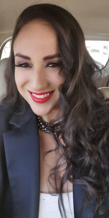 Aurora Sierra desempeñaba el cargo de diputada por el Distrito 18 y también ocupaba la posición de presidenta de la Mesa Directiva del Congreso de Puebla, México, representando al Partido Acción Nacional (PAN). Se ha indicado que aparentemente sufrió un paro cardíaco mientras se sometía a un chequeo médico, aunque esta información aún no ha sido confirmada.