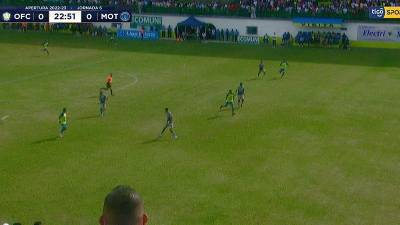 Momento en donde Mario Martínez asiste a Erick Andino y el delantero estaba en línea con el último jugador del Motagua.