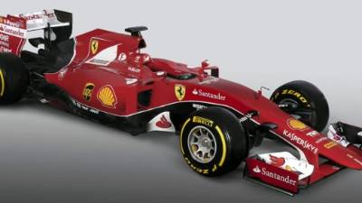Las características más llamativas del nuevo Ferrari SF15-T son el morro frontal plano más alargado que el resto de los coches de la parrilla, los pontones del 'bólido rojo' y la apuesta por la suspensión frontal 'pull-rod' de su predecesor de cara a obtener beneficios aerodinámicos.