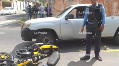 Elementos de la Policía en la escena de intento de asesinato.