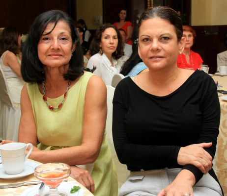 Grupo Ayuda celebra su cuarto desayuno solidario