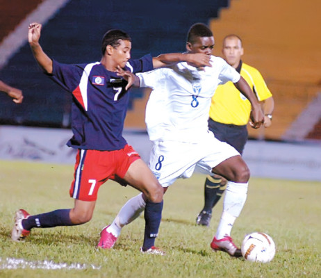 Honduras con pasaporte en mano hacia Guatemala