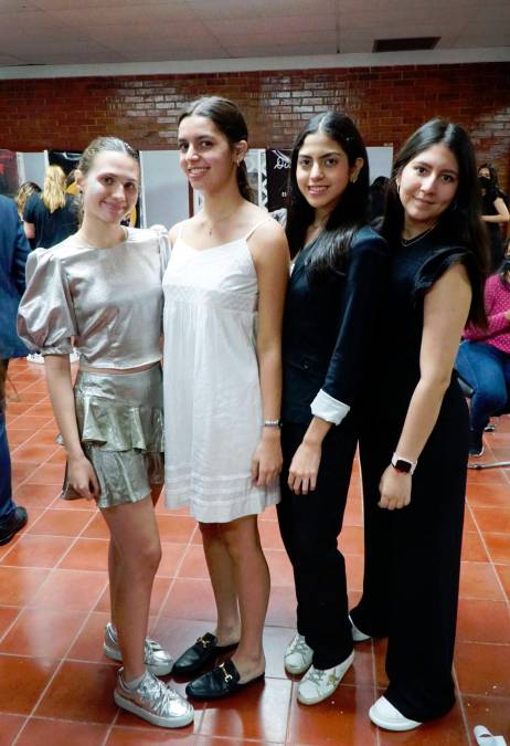 Elena Handal, Adriana Jarufe, Fabiana Yacamán y Sophia Alvarado