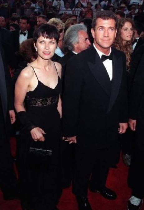 Mel Gibson y Robyn Moore <br/>Acuerdo de divorcio: $500 mil millones (+/-)<br/><br/>La pareja estuvo junta por 31 años y tuvieron siete hijos; sin embargo, el amor acabó entre Mel y Robyn y en diciembre de 2011 firmaron el divorcio más caro en la historia de Hollywood, pues una corte de Los Ángeles ordenó a Gibson darle la mitad de su fortuna a Moore, la cual ascendía a casi mil millones de dólares.<br/>