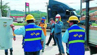 Sector privado recomienda ejecutar la división de la estatal en tres empresas.