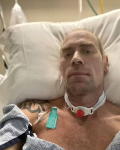 El enfermero de 43 años fue ingresado al hospital el pasado 16 de marzo. Tras unos días su estado se agravó y tuvo que ser conectado a un respirador por seis semanas.