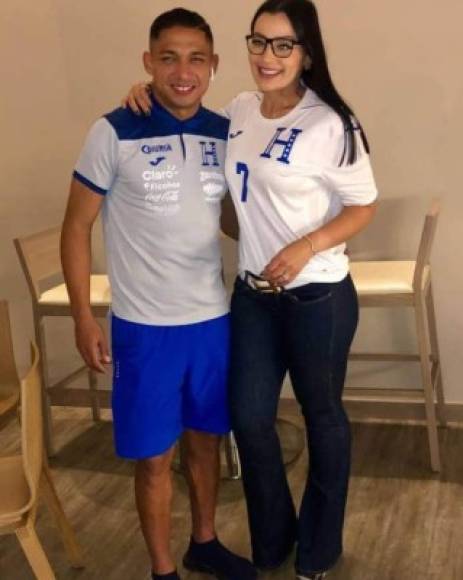 Emilio Izaguirre junto a su bella esposa Virginia Varela.