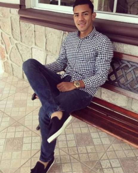 Alejandro Reyes: El mediocampista del Olimpia está estudiando la carrera de periodismo. Cuenta con 21 años de edad.