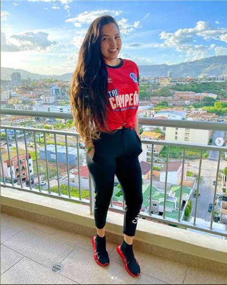 Paula Vida - Ella es la pareja del delantero colombiano del Olimpia, Yustin Arboleda.